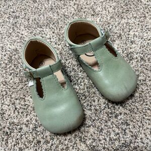 LITTLE LOVE BUG The T Bar Mary Jane Green Girls Shoes Size 8